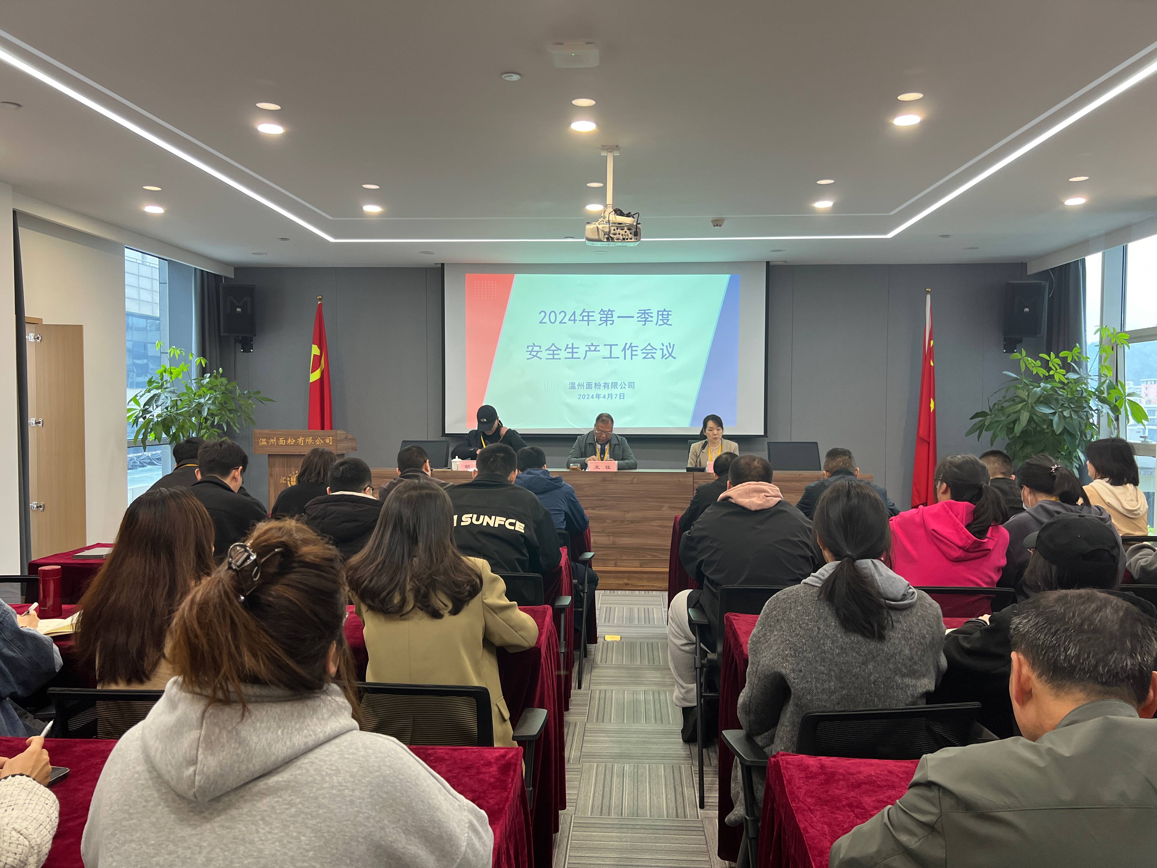 1712538647972041950.jpg 1712538647972041950.jpg